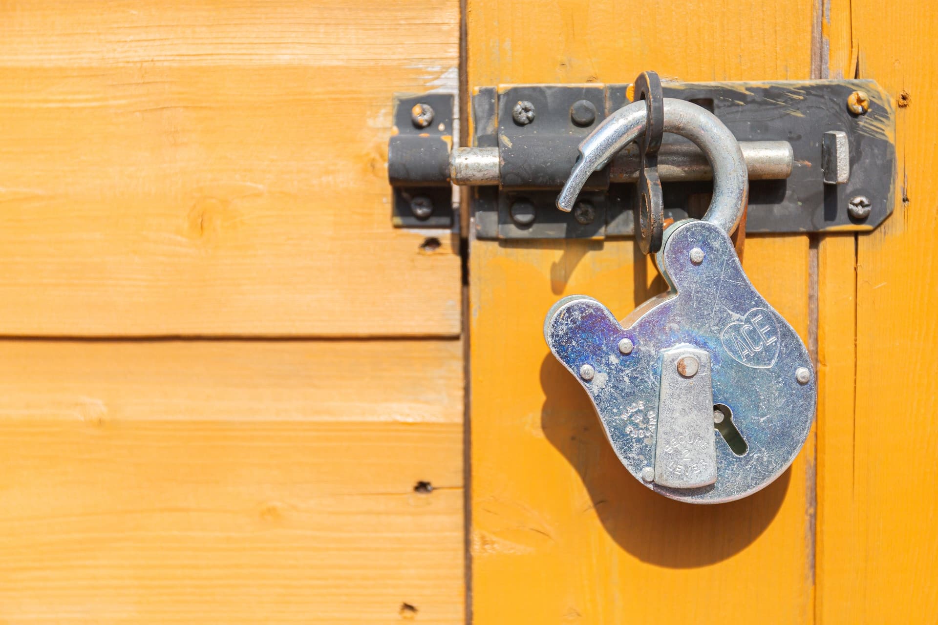 Authentication vs Authorization thumbnail